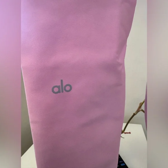 ALO Yoga HIGH-WAIST AIRLIFT LEGGING - Candy Heart Pink - Picture 7 of 9